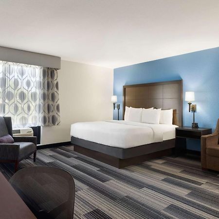 Готель La Quinta By Wyndham Springfield Airport Plaza Екстер'єр фото