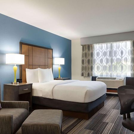 Готель La Quinta By Wyndham Springfield Airport Plaza Екстер'єр фото