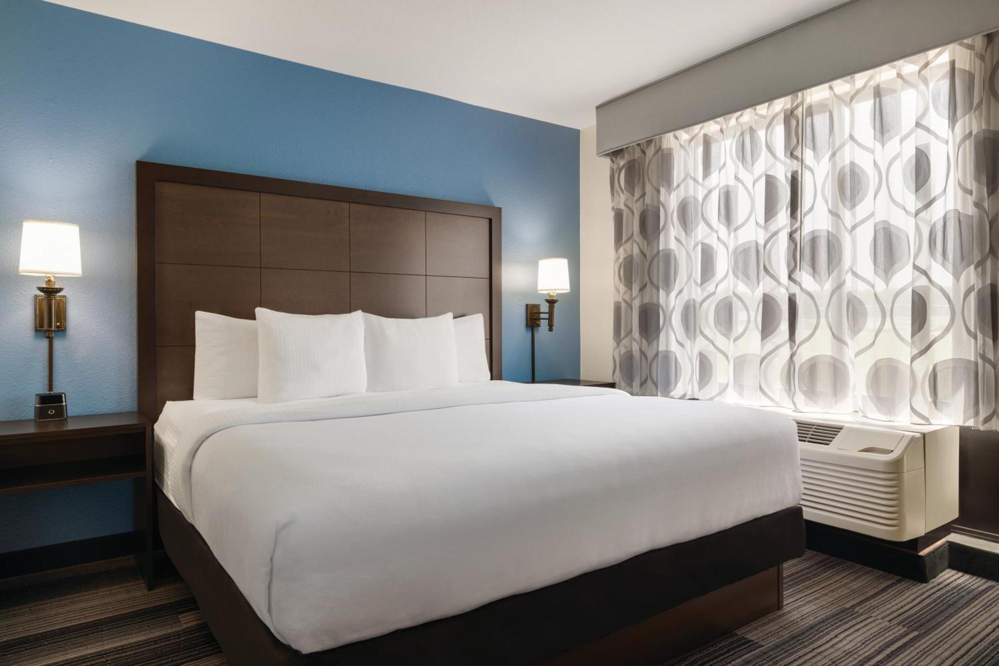 Готель La Quinta By Wyndham Springfield Airport Plaza Екстер'єр фото