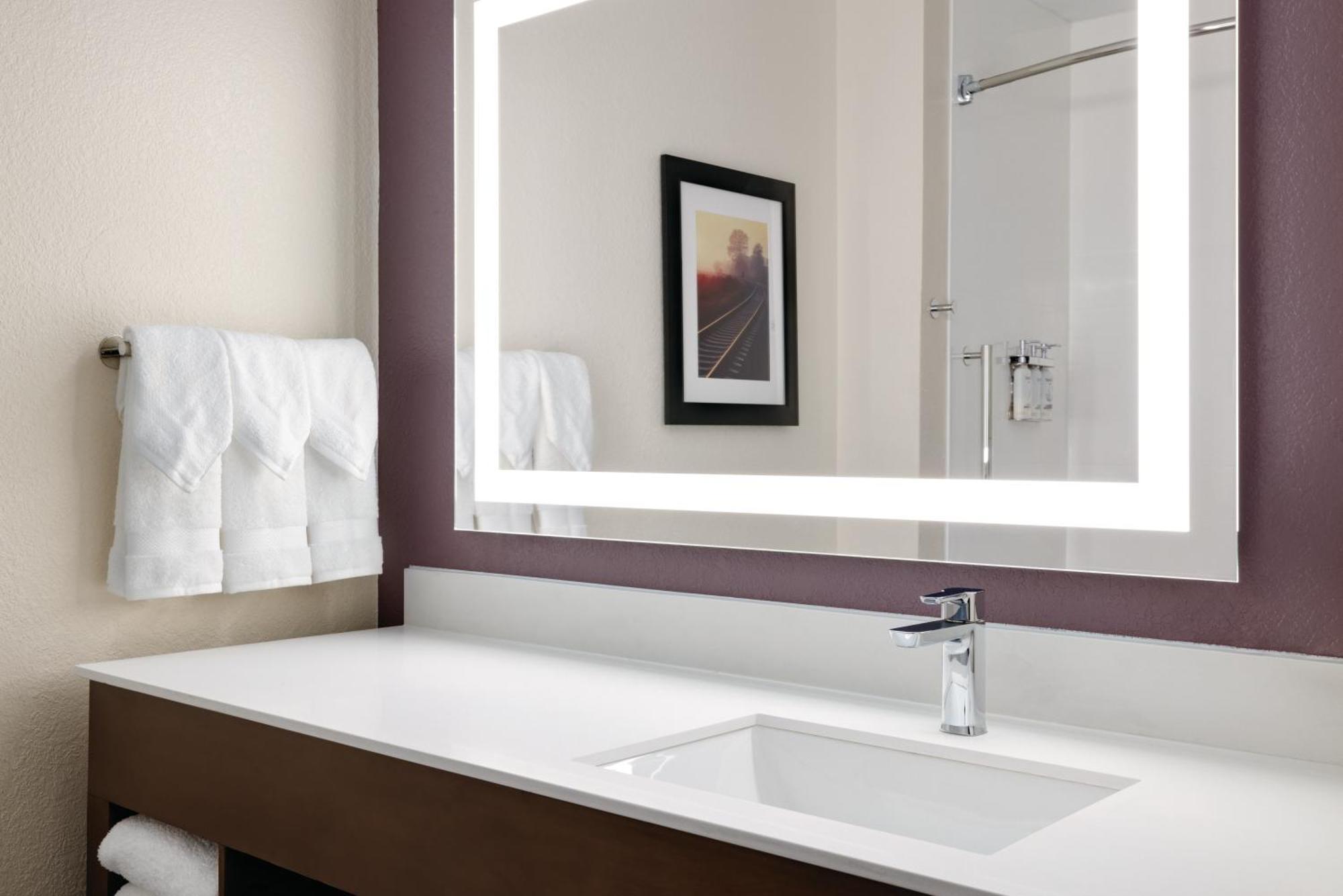 Готель La Quinta By Wyndham Springfield Airport Plaza Екстер'єр фото