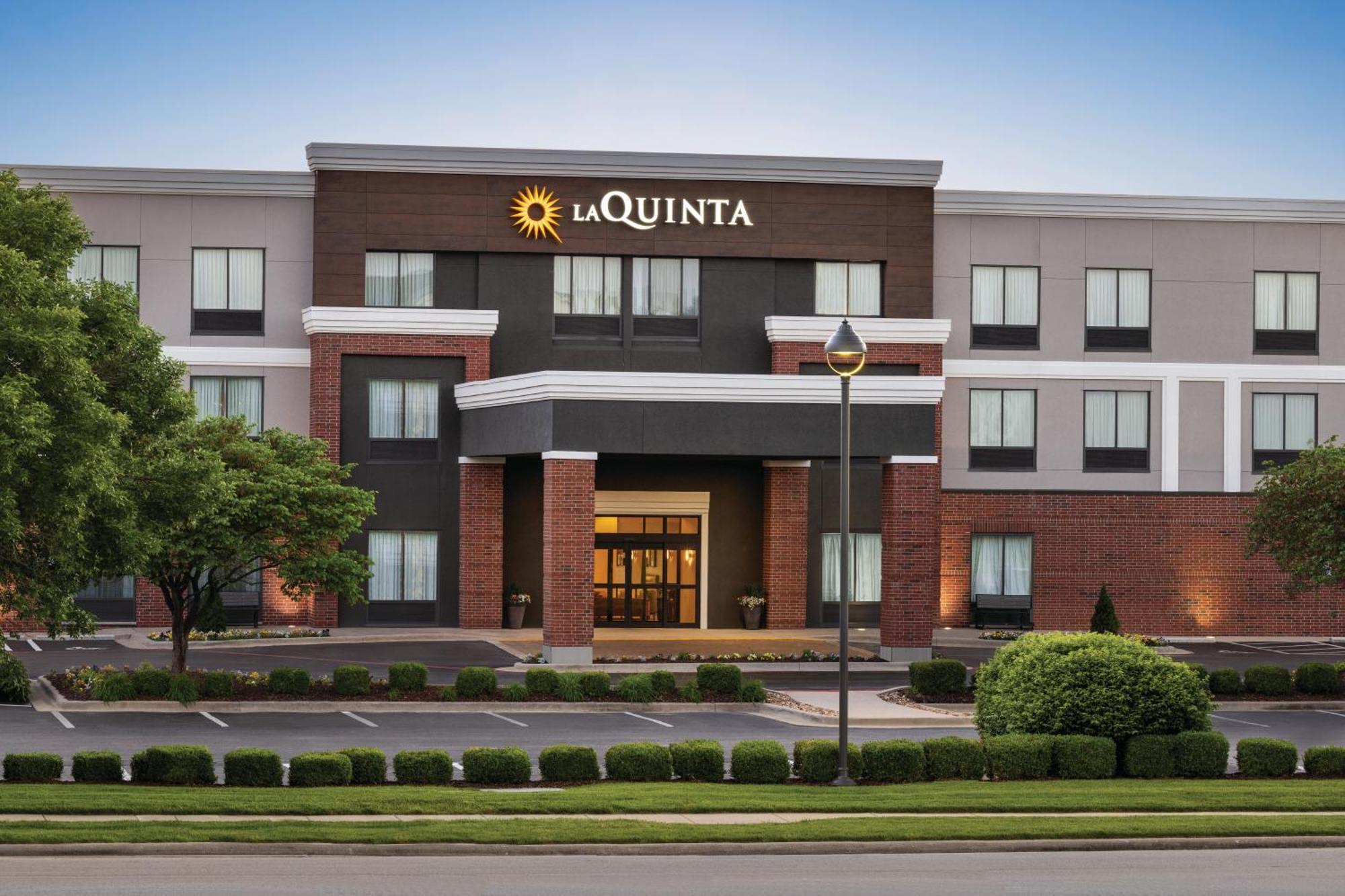 Готель La Quinta By Wyndham Springfield Airport Plaza Екстер'єр фото