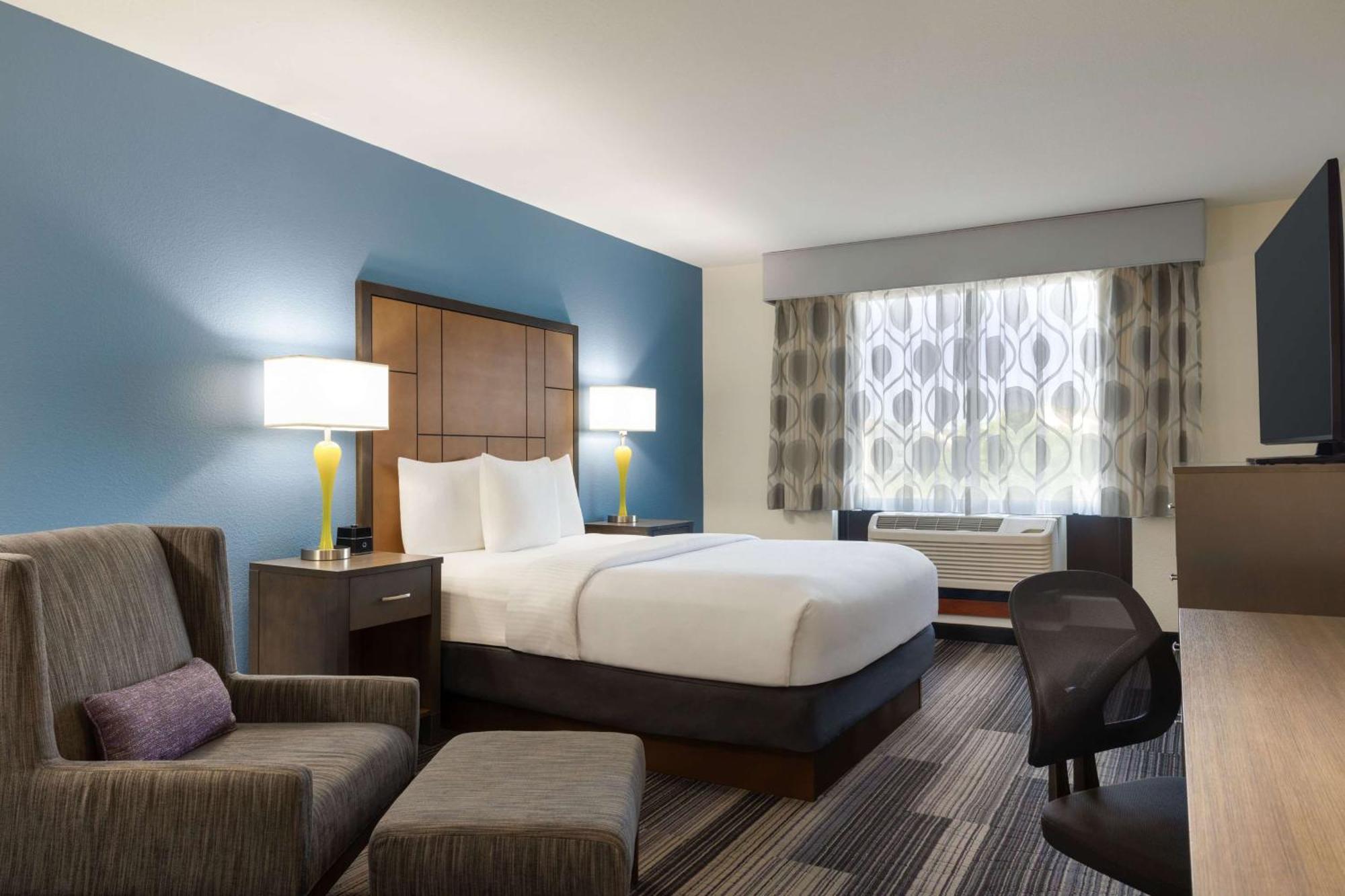 Готель La Quinta By Wyndham Springfield Airport Plaza Екстер'єр фото