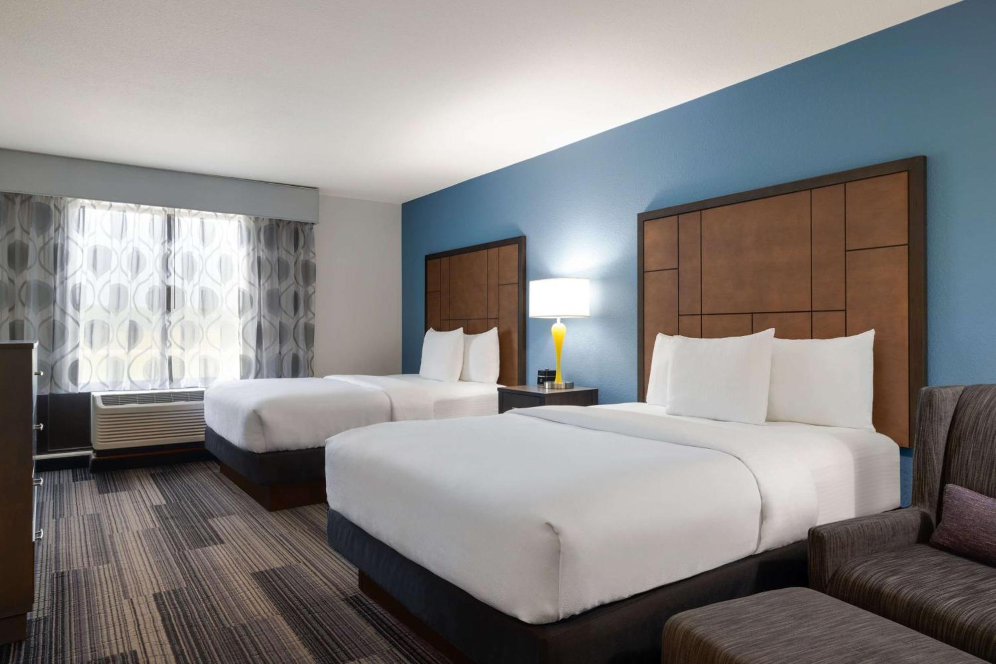 Готель La Quinta By Wyndham Springfield Airport Plaza Екстер'єр фото