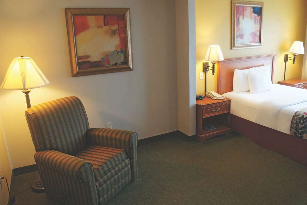 Готель La Quinta By Wyndham Springfield Airport Plaza Номер фото