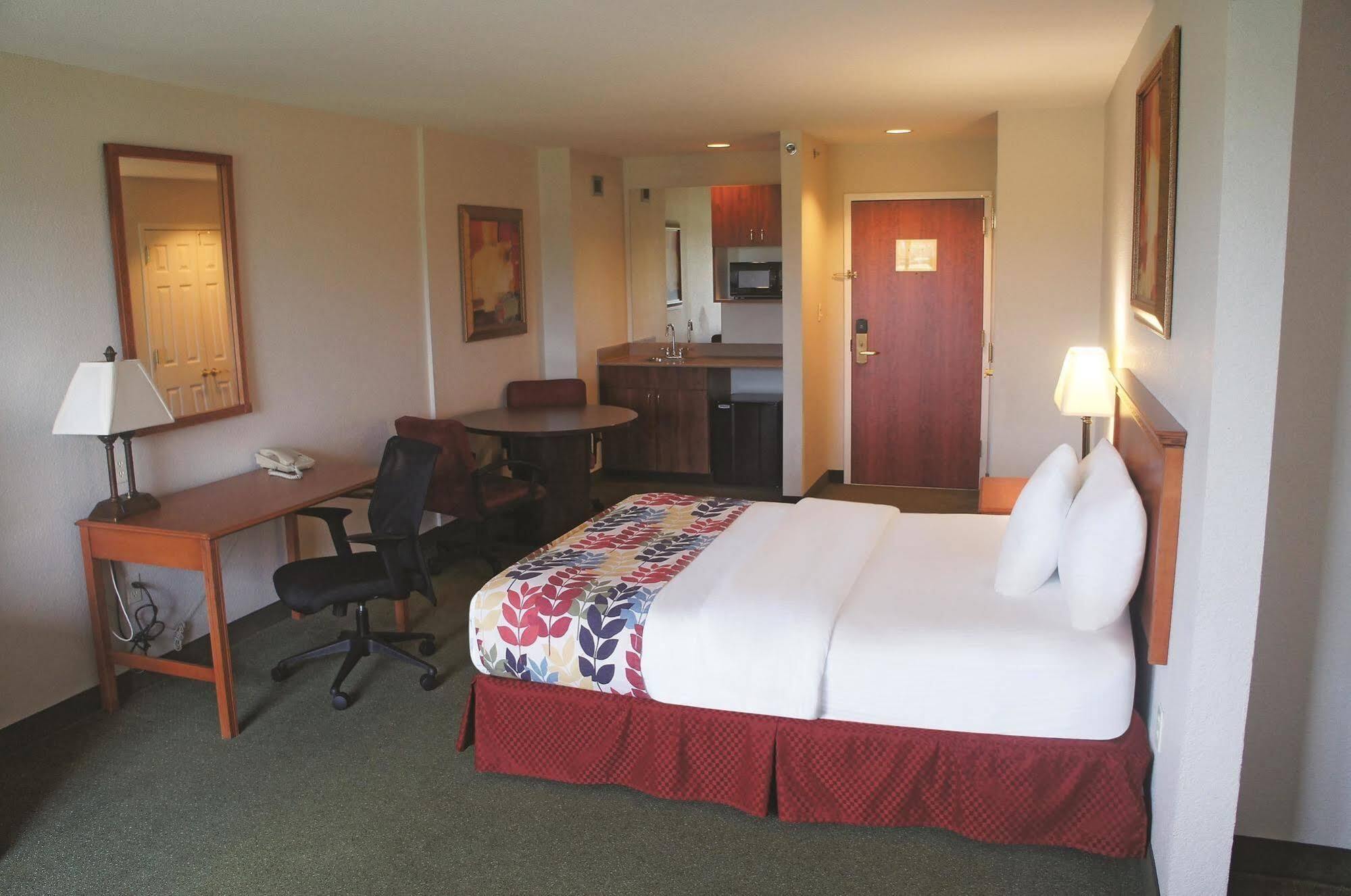 Готель La Quinta By Wyndham Springfield Airport Plaza Екстер'єр фото